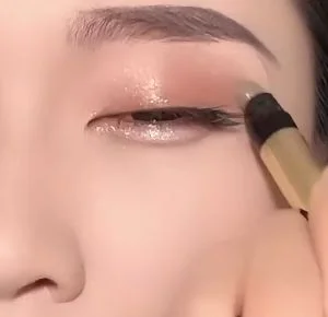 141. ワンタッチアイシャドウ ❤️