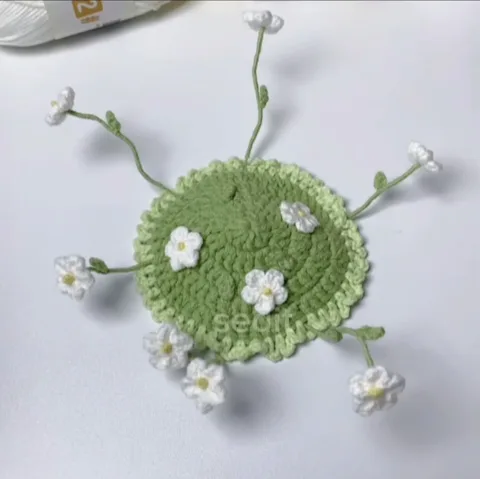 7.  かぎ針編みのお花コースター