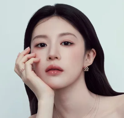 161. 고윤정 샤넬립